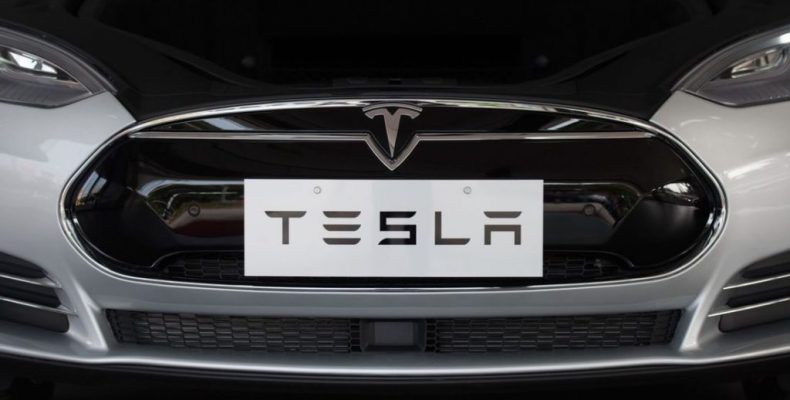Tesla pagará un millón de dólares por hackear sus coches